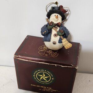 VTG 1996 Boyds Bear & friends "Willie With Broom" Folkstone Ornament